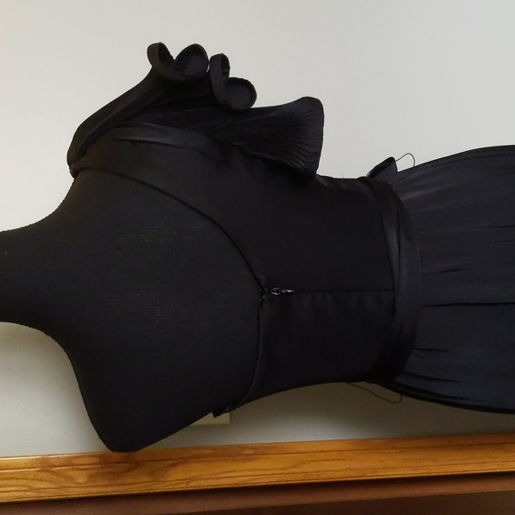 BCBG Maxazria Gown - Picture 6 of 15